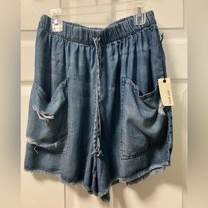 NWT Sneak Peek distressed shorts, size L